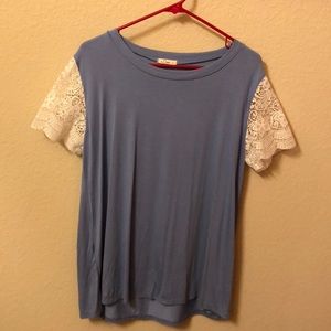 Lace sleeve women’s top